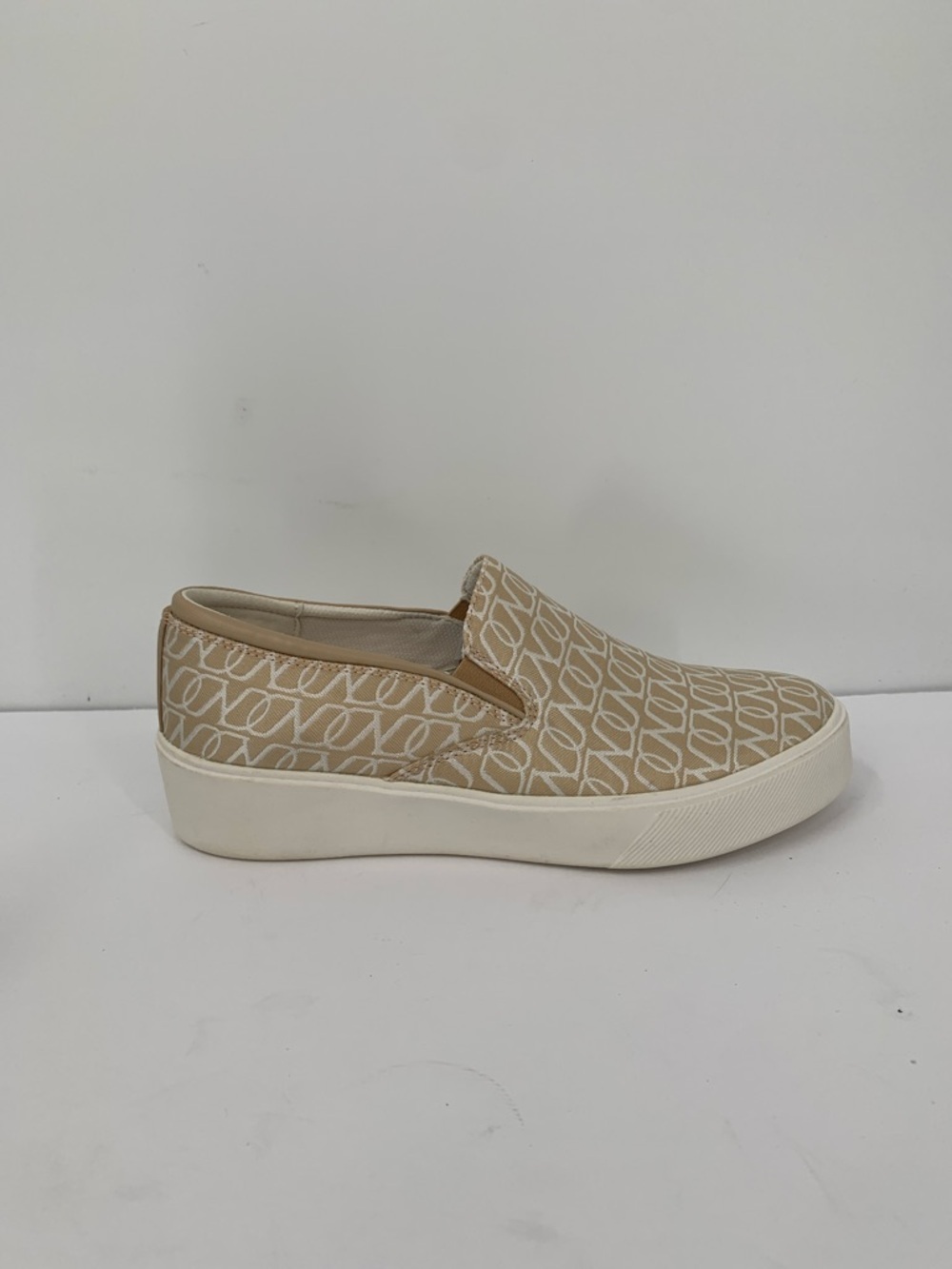 Naturalizer Marianne 3.0 slip-on sneakers tan white pattern comfort new 8.5 WIDE